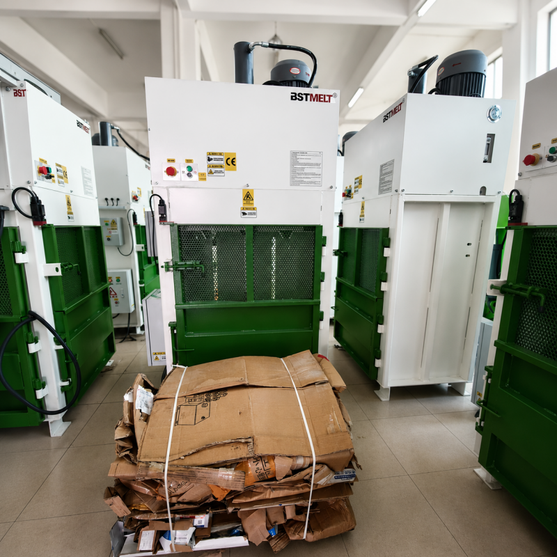 Vertical Hydraulic Baler